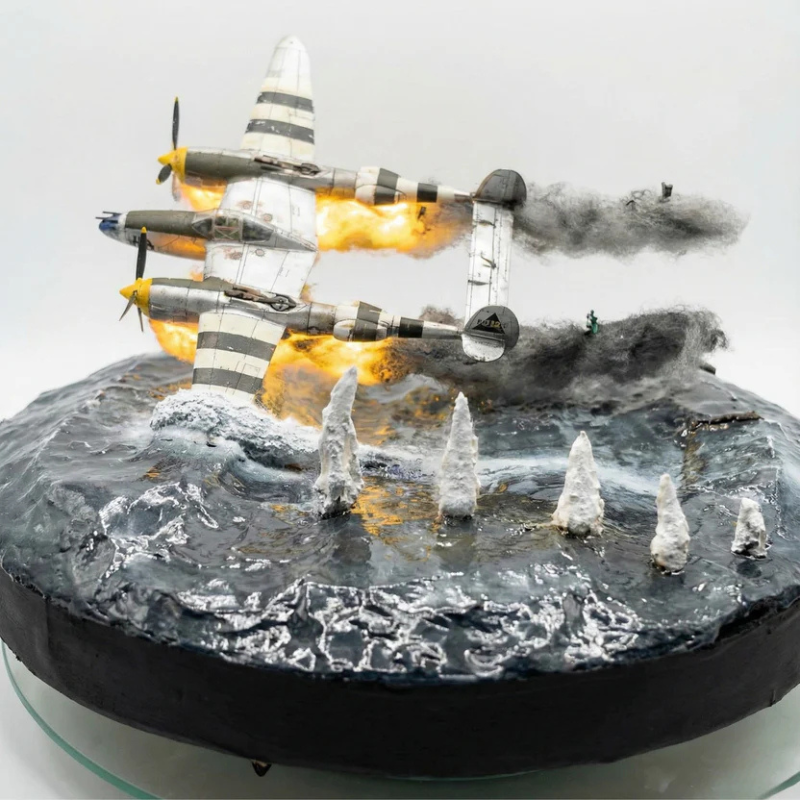 P-38 Lightning: Emergency Crash Landing Over the Sea Diorama